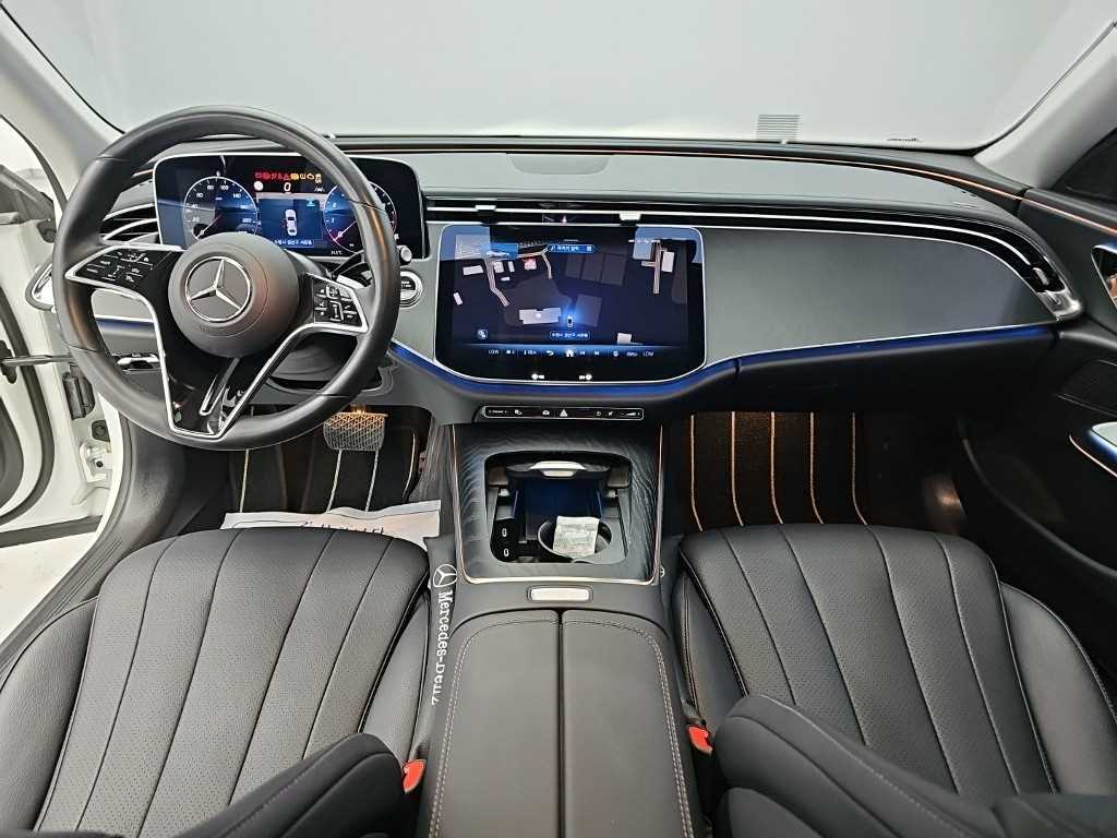 Mercedes-Benz E-Class — photo 07