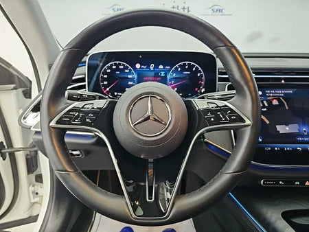 Mercedes-Benz E-Class — photo 09