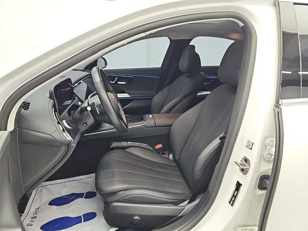 Mercedes-Benz E-Class — photo 11