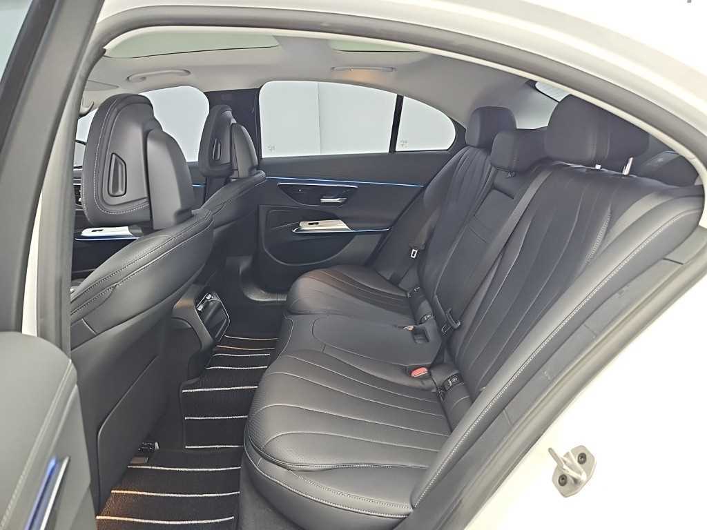 Mercedes-Benz E-Class — photo 12