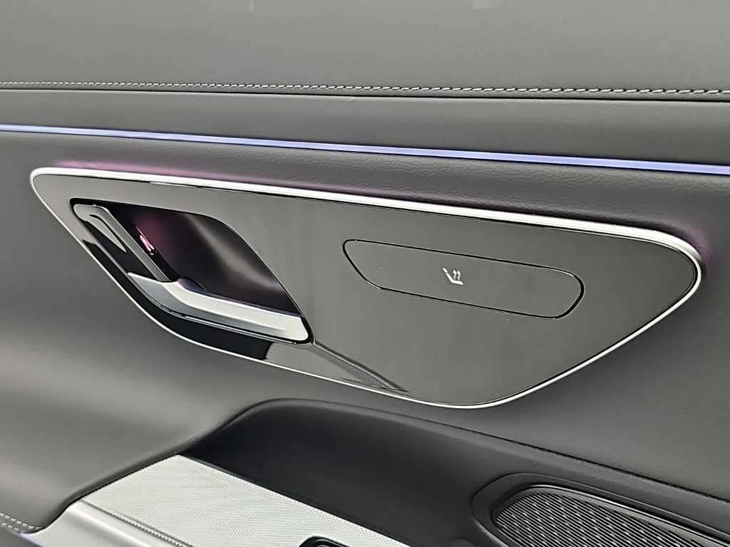 Mercedes-Benz E-Class — photo 14