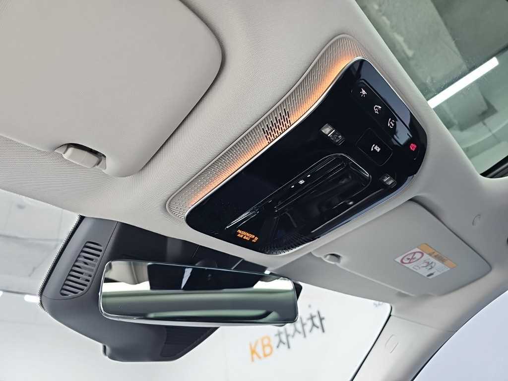 Mercedes-Benz E-Class — photo 18
