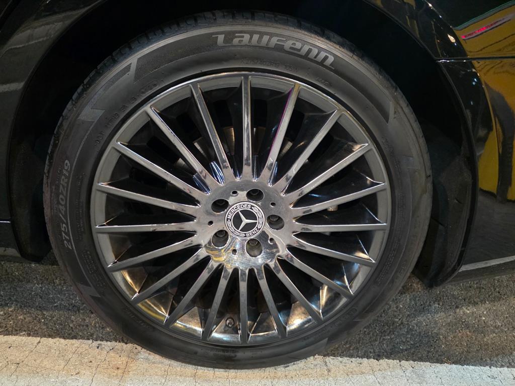 Mercedes-Benz S-Class — photo 17