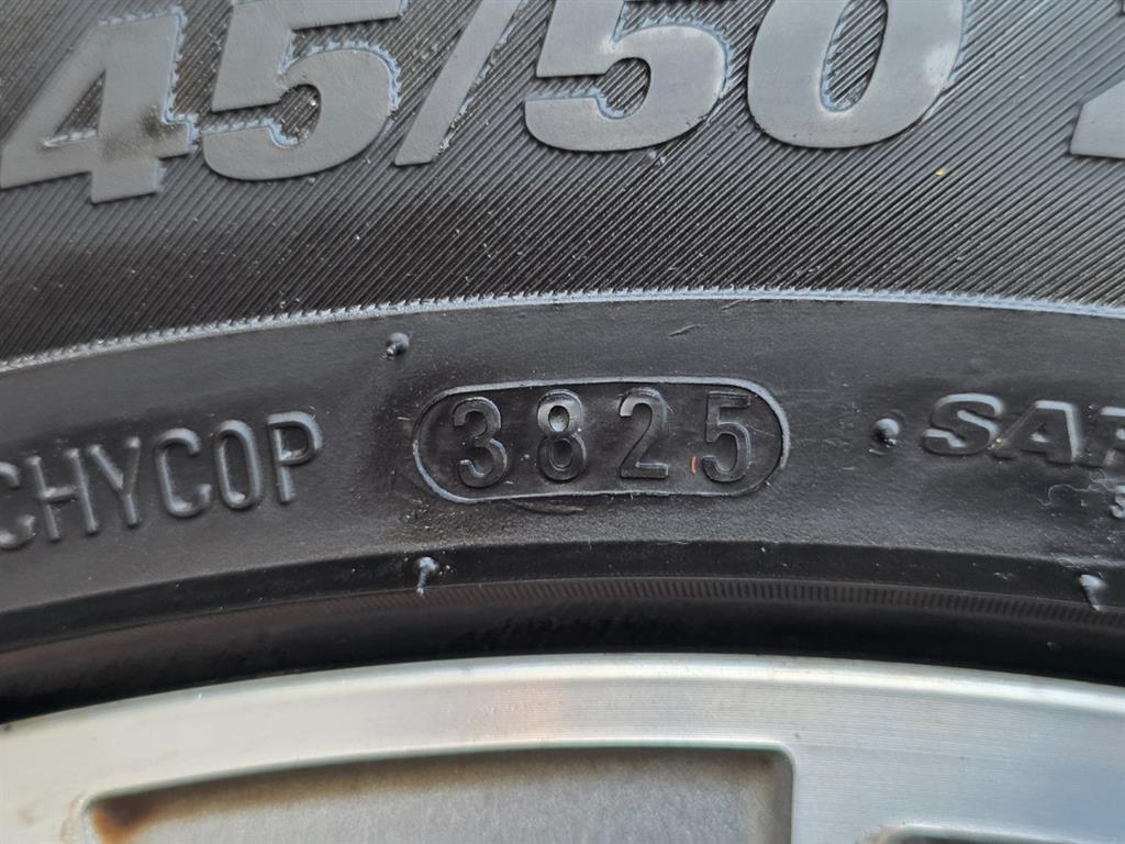 Mercedes-Benz S-Class — photo 17