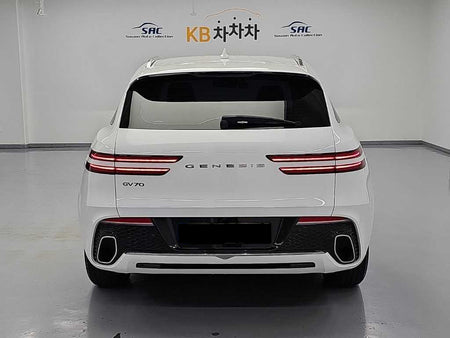 Genesis GV70 — photo 03