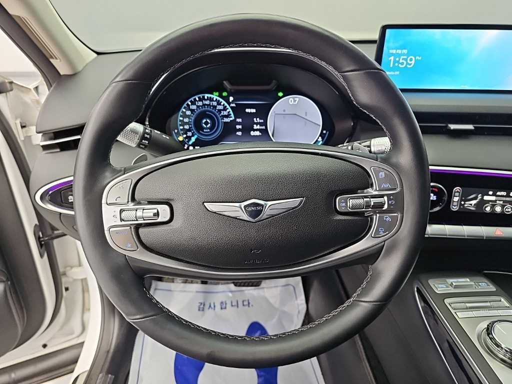 Genesis GV70 — photo 09
