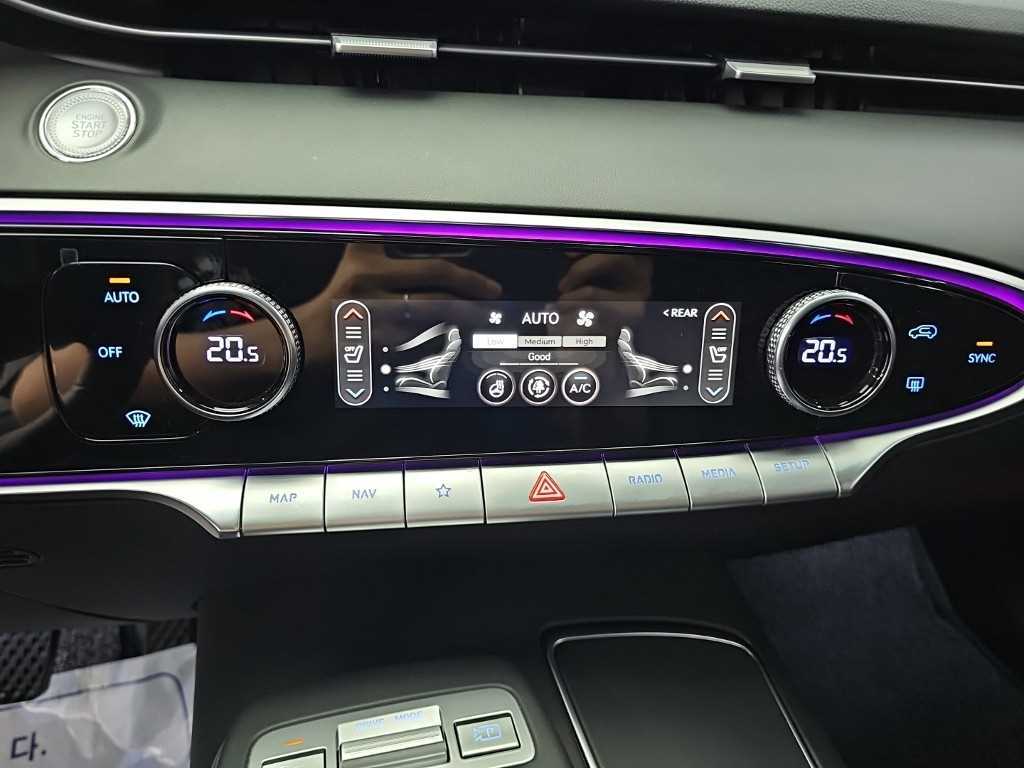 Genesis GV70 — photo 10
