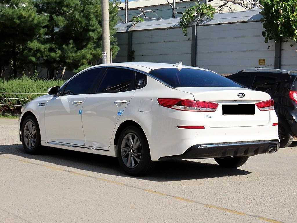 Kia K5 — photo 03
