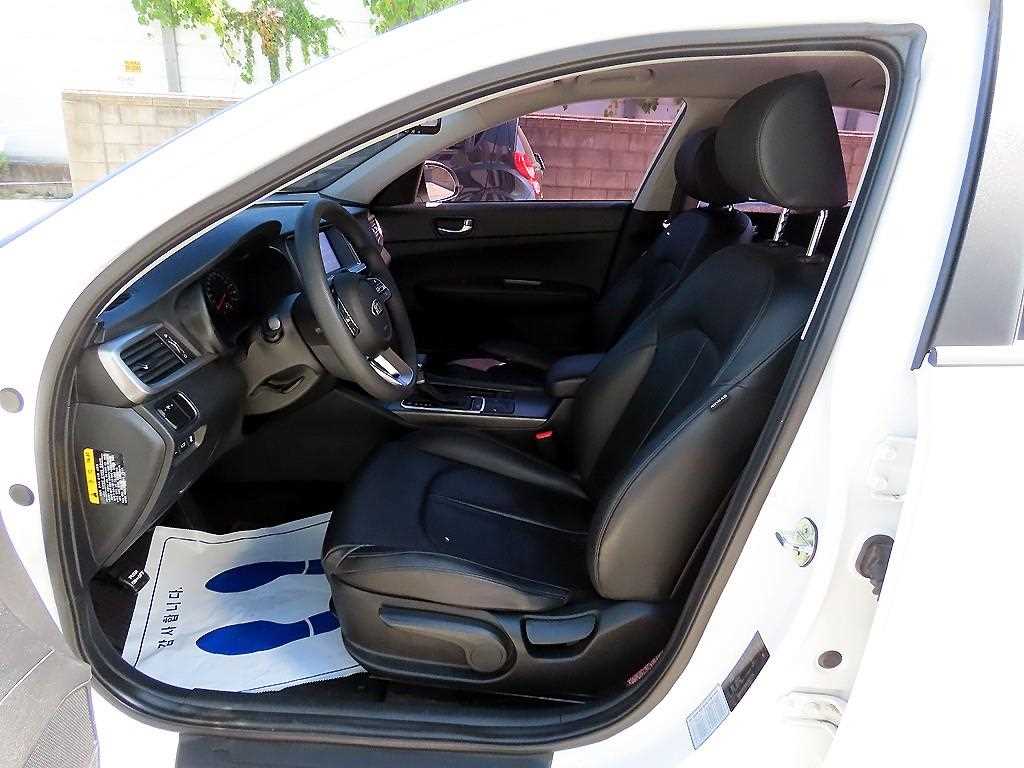 Kia K5 — photo 05