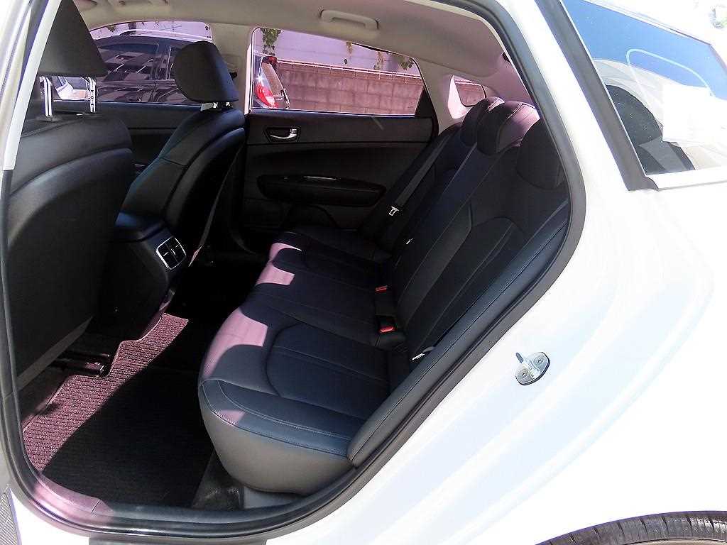 Kia K5 — photo 06