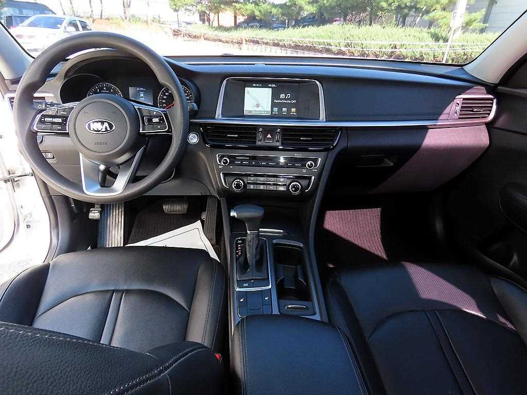 Kia K5 — photo 07