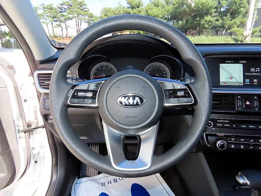 Kia K5 — photo 08