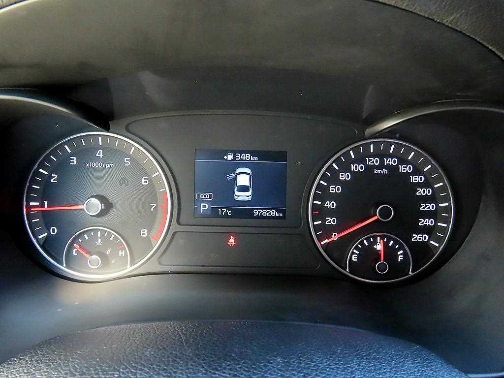 Kia K5 — photo 09