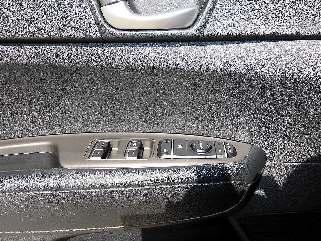 Kia K5 — photo 11