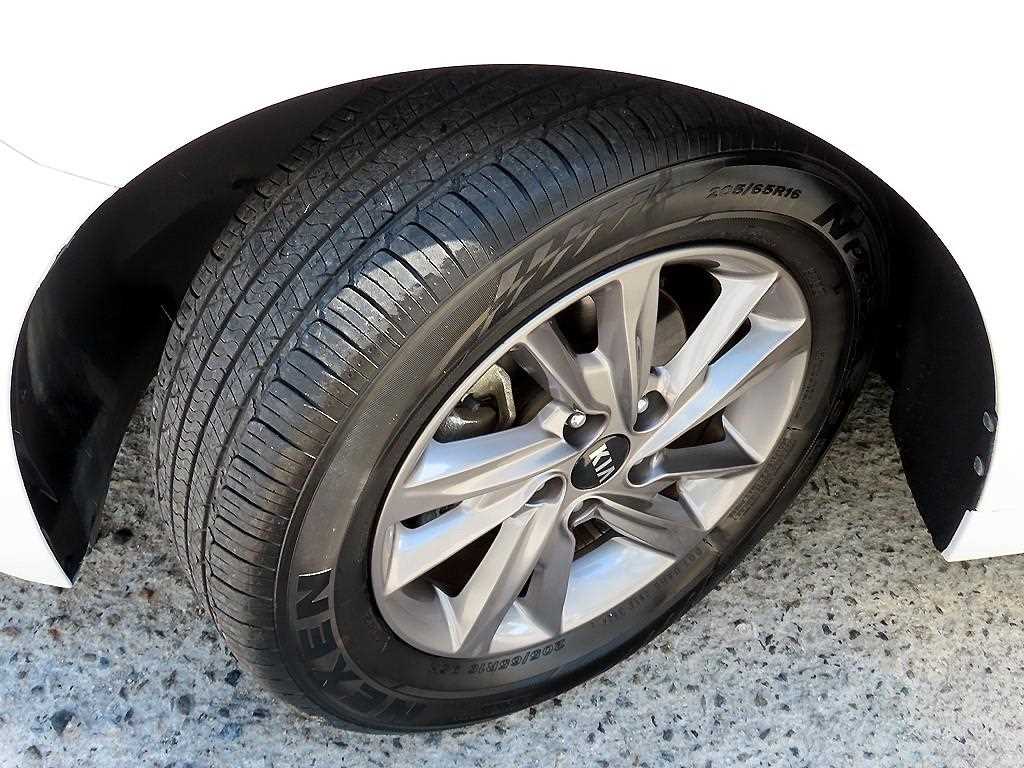 Kia K5 — photo 19