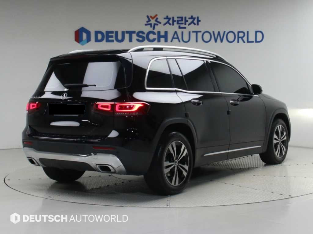 Mercedes-Benz GLB-Class — photo 02