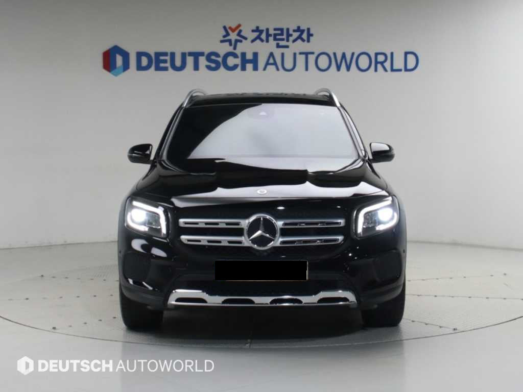 Mercedes-Benz GLB-Class — photo 03