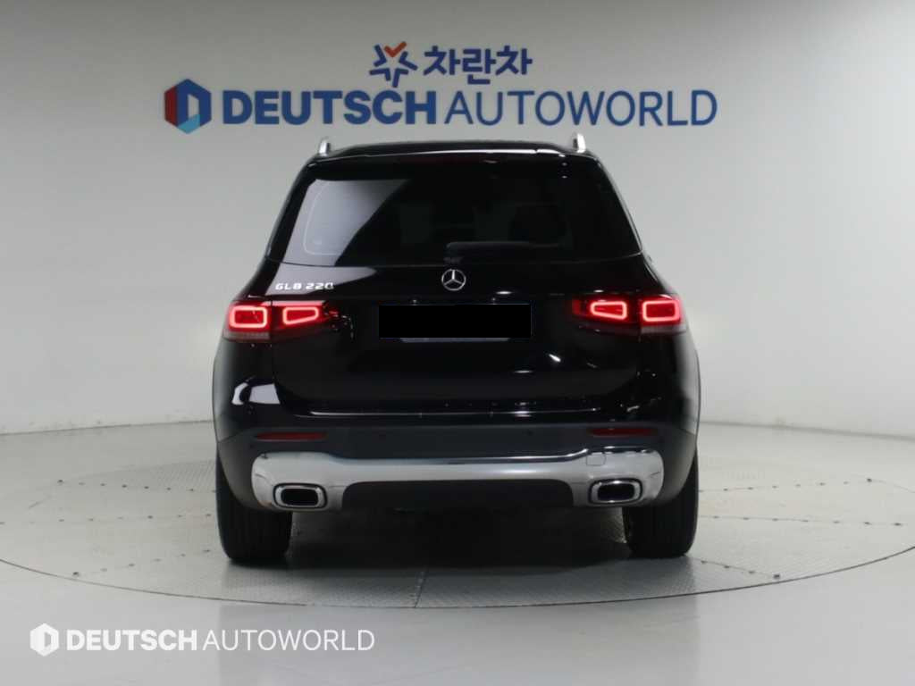 Mercedes-Benz GLB-Class — photo 04