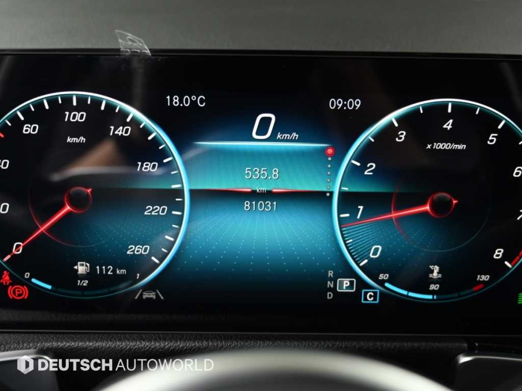 Mercedes-Benz GLB-Class — photo 08
