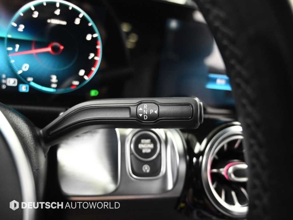 Mercedes-Benz GLB-Class — photo 09