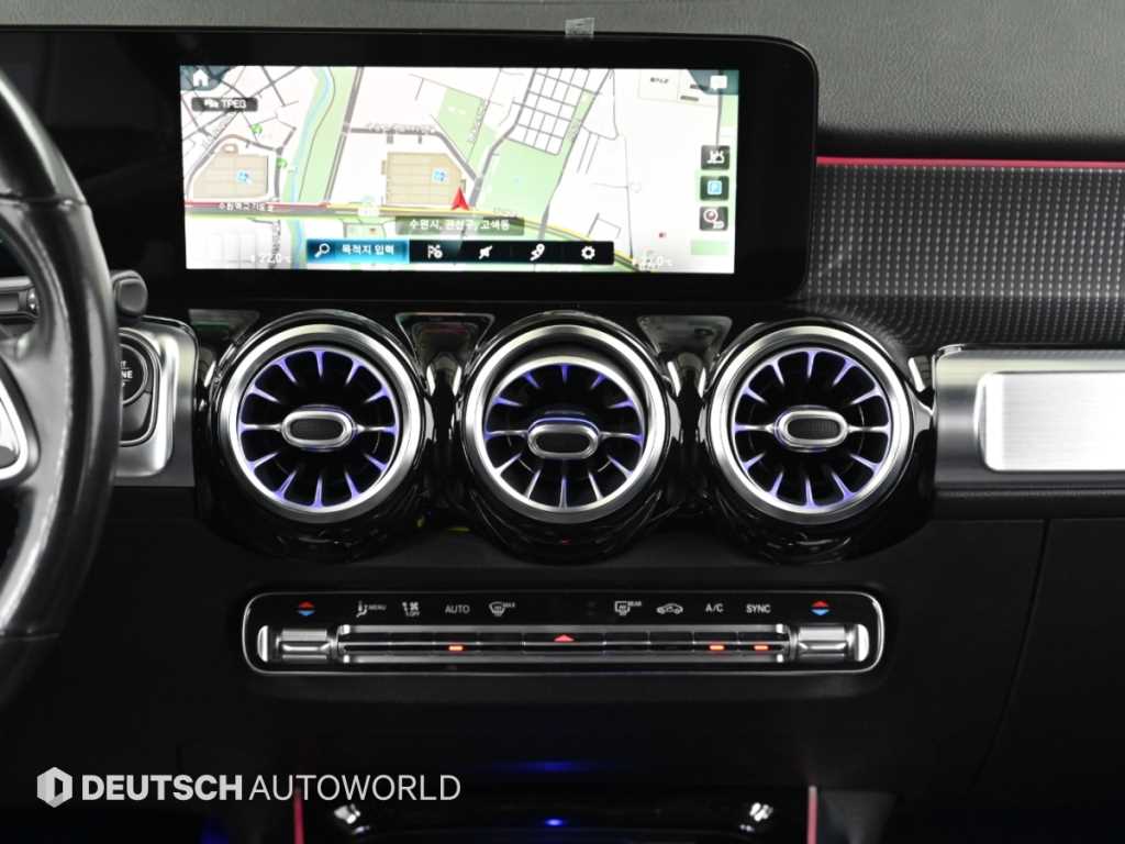 Mercedes-Benz GLB-Class — photo 14