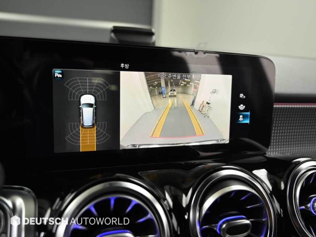 Mercedes-Benz GLB-Class — photo 15