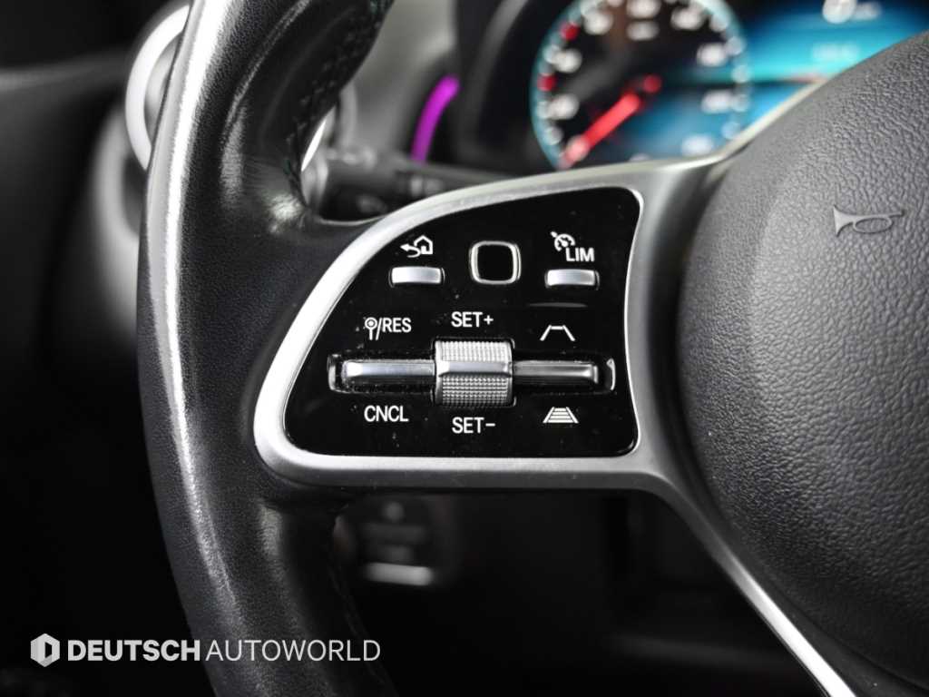 Mercedes-Benz GLB-Class — photo 16