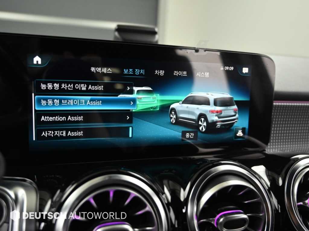 Mercedes-Benz GLB-Class — photo 17