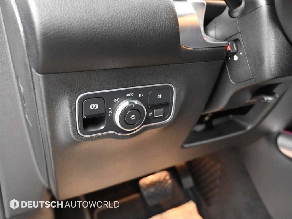Mercedes-Benz GLB-Class — photo 18