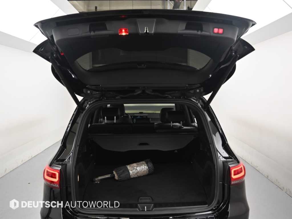 Mercedes-Benz GLB-Class — photo 19