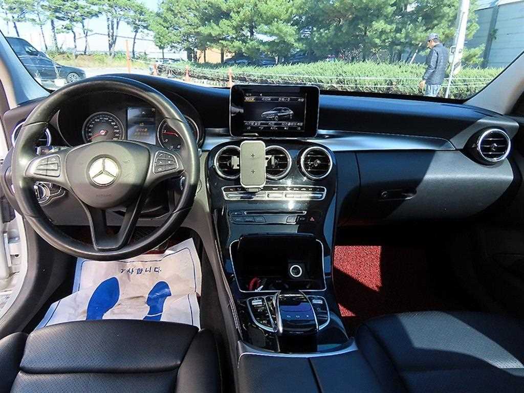 Mercedes-Benz C-Class — photo 07