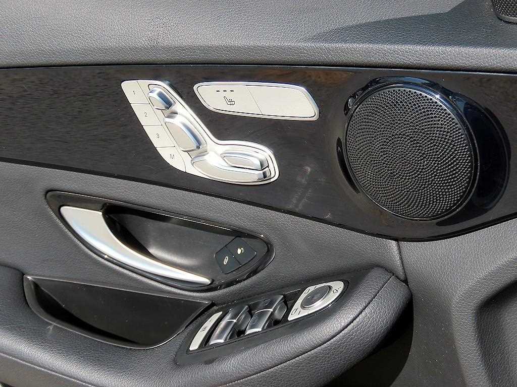 Mercedes-Benz C-Class — photo 11