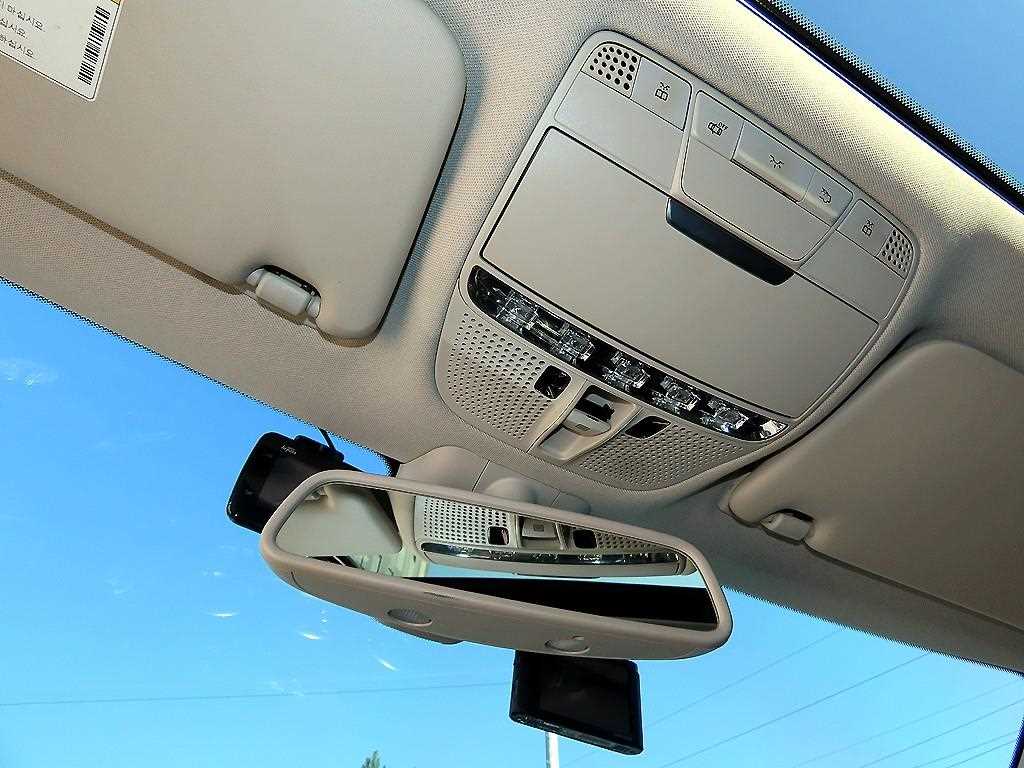 Mercedes-Benz C-Class — photo 16