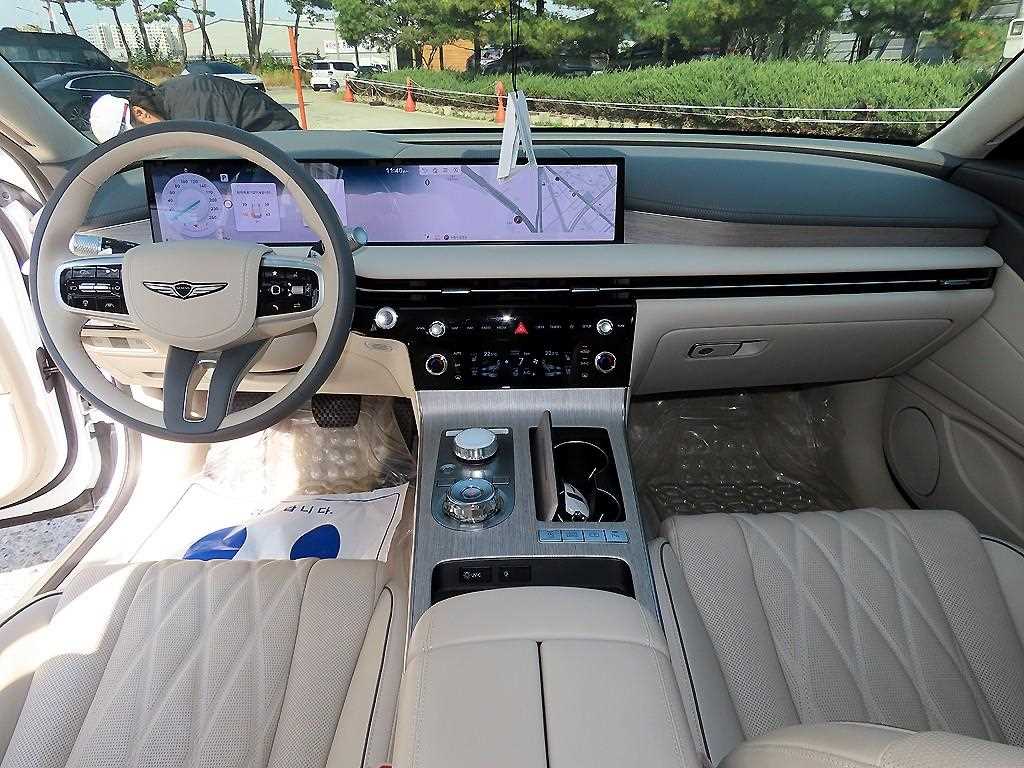 Genesis G80 — photo 01