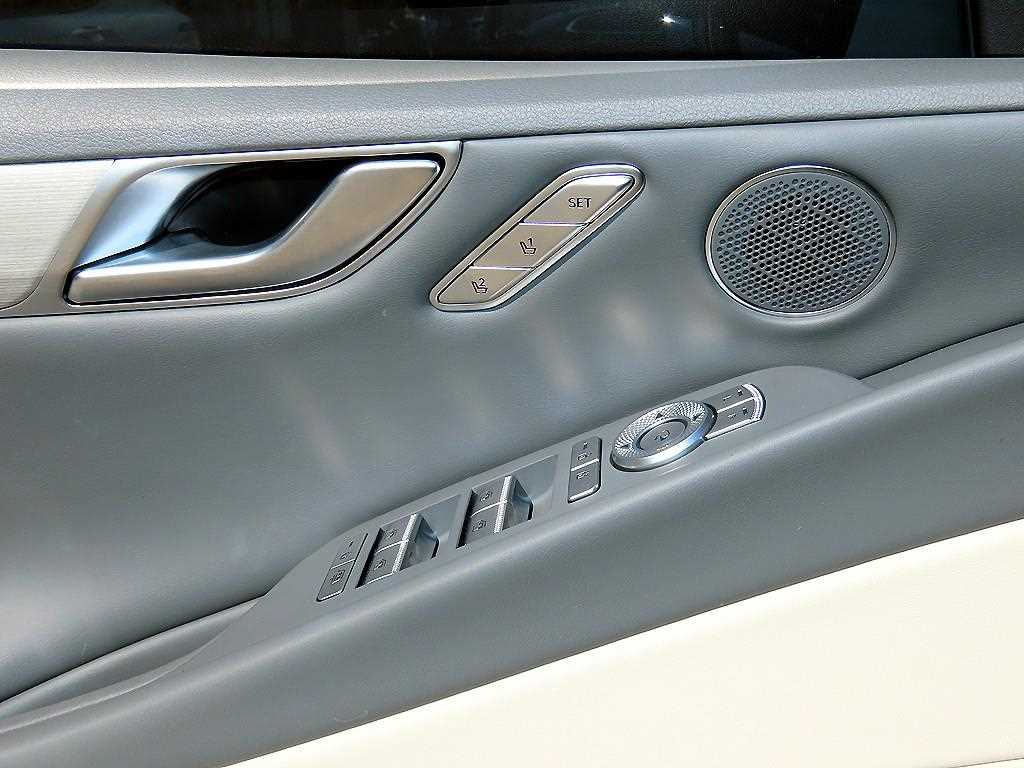 Genesis G80 — photo 12