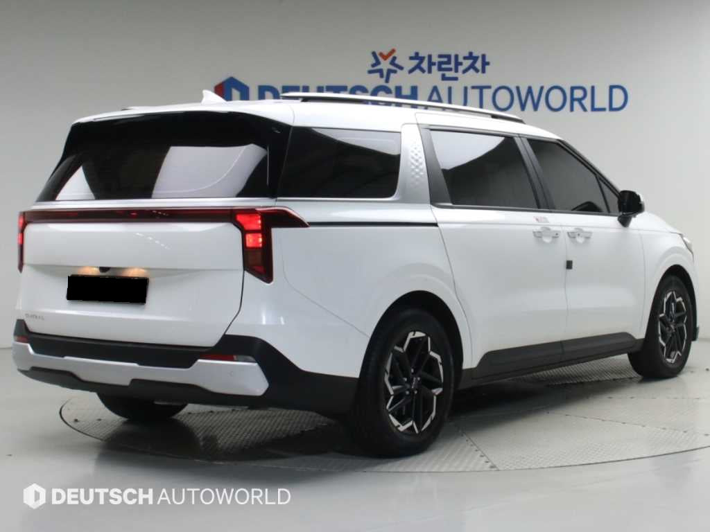 Kia Carnival — photo 02