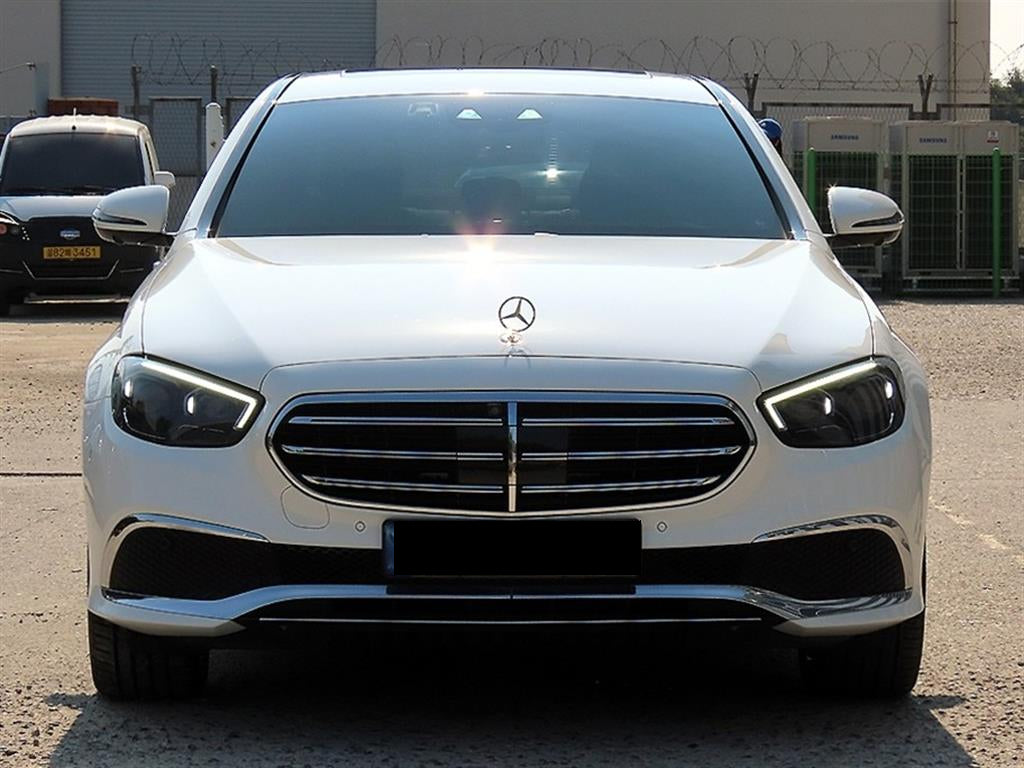 Mercedes-Benz E-Class — photo 01