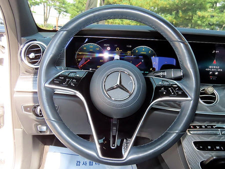 Mercedes-Benz E-Class — photo 08