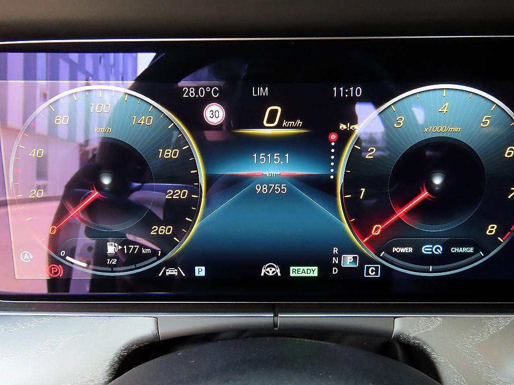 Mercedes-Benz E-Class — photo 09