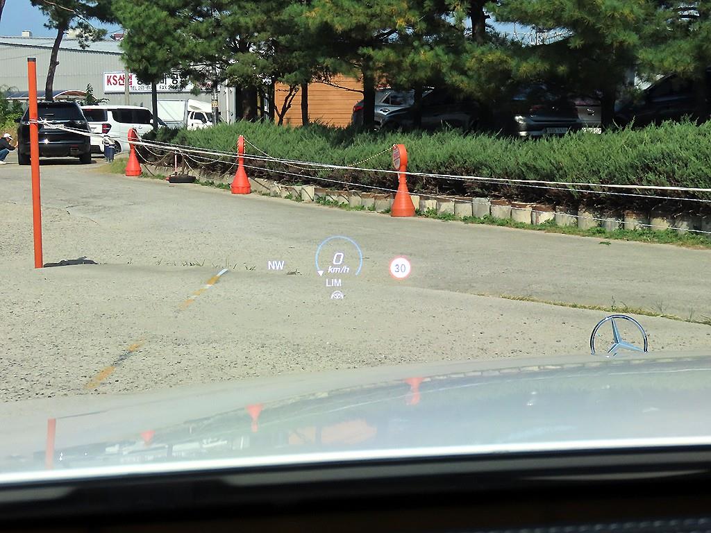 Mercedes-Benz E-Class — photo 10