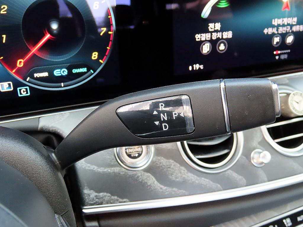 Mercedes-Benz E-Class — photo 11