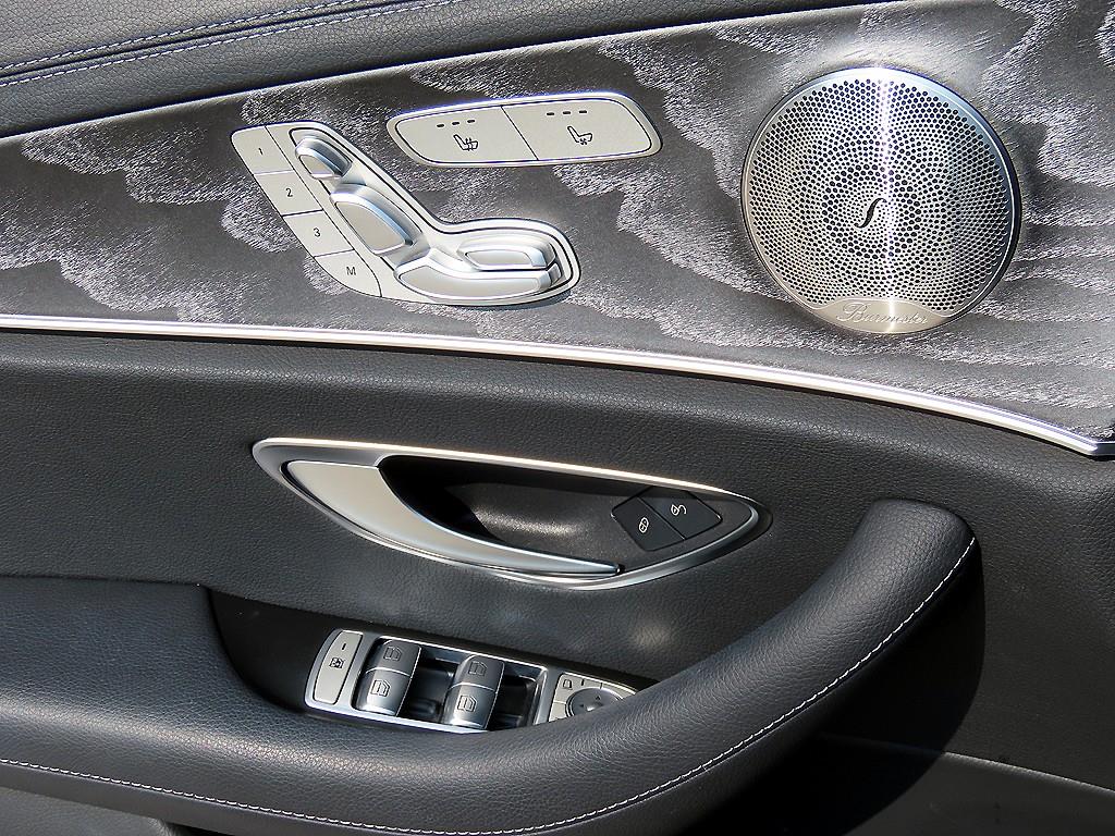 Mercedes-Benz E-Class — photo 12