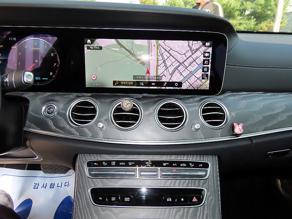Mercedes-Benz E-Class — photo 14