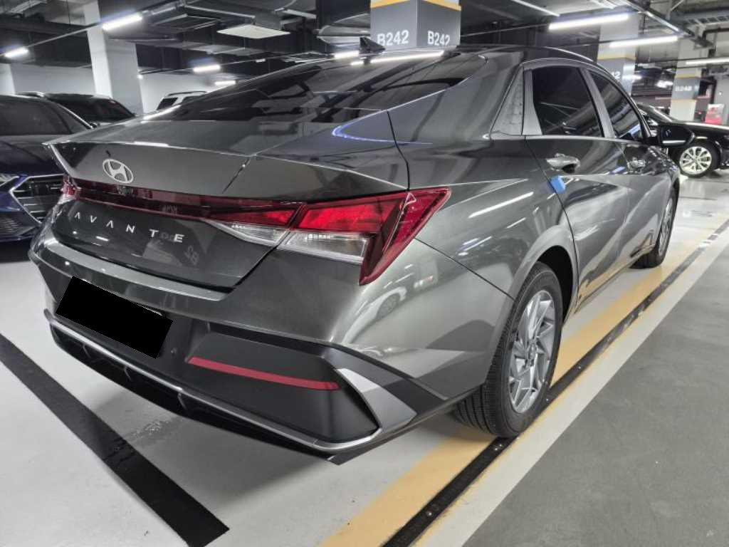 Hyundai Avante — photo 03
