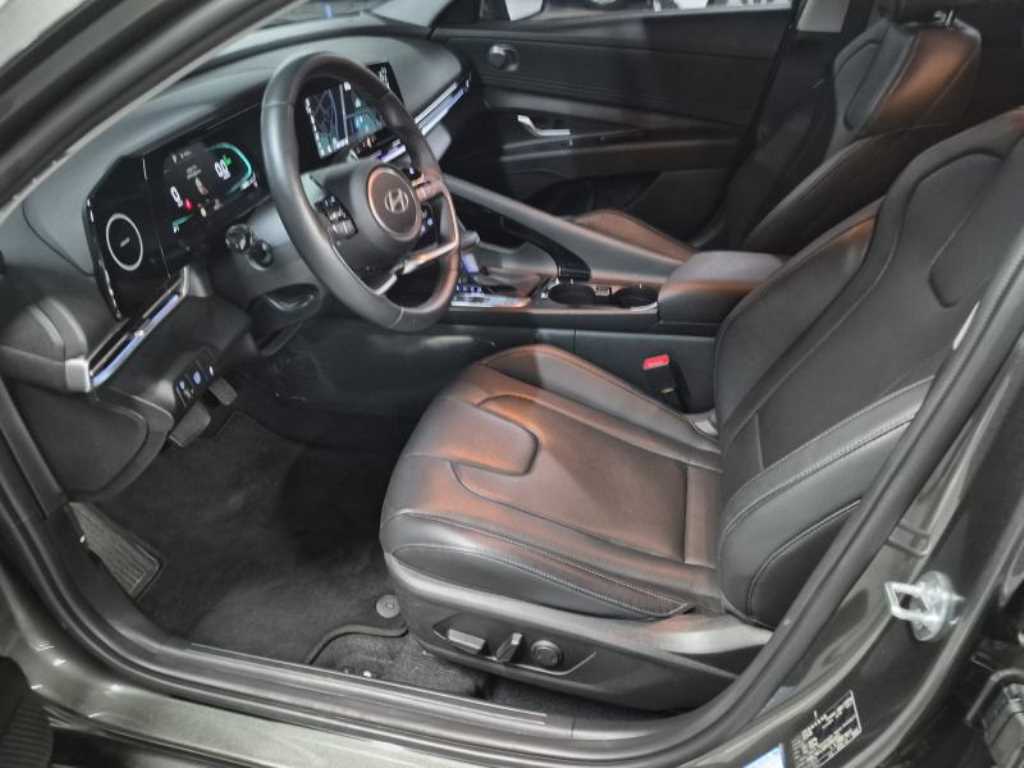 Hyundai Avante — photo 08