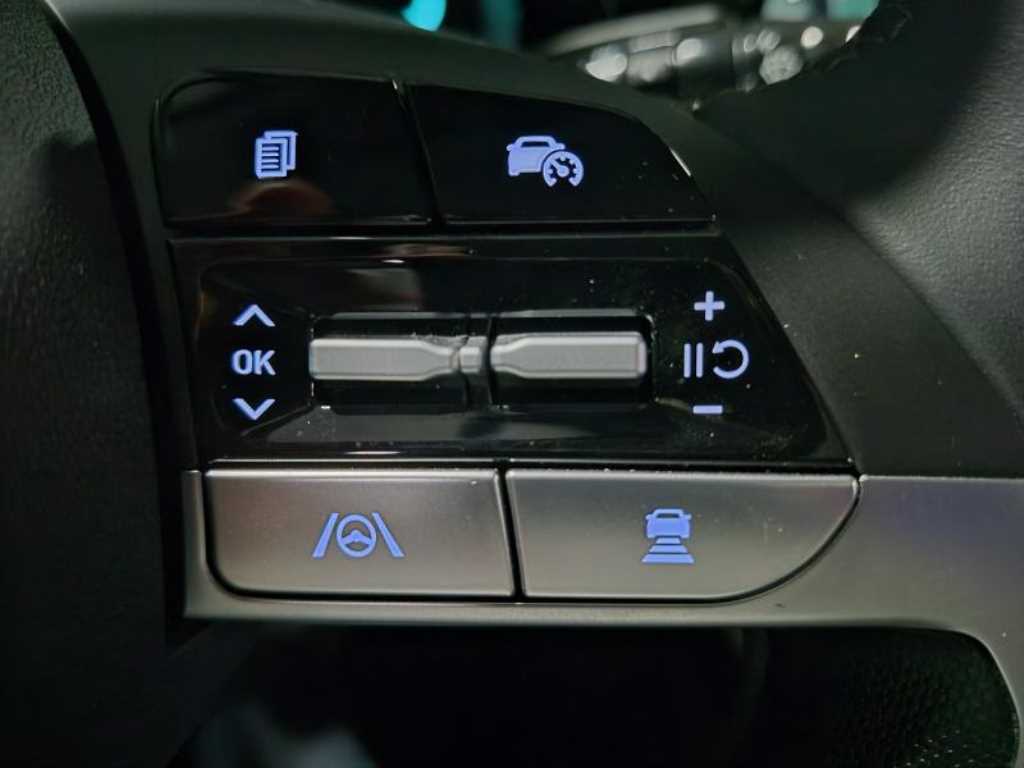 Hyundai Avante — photo 10