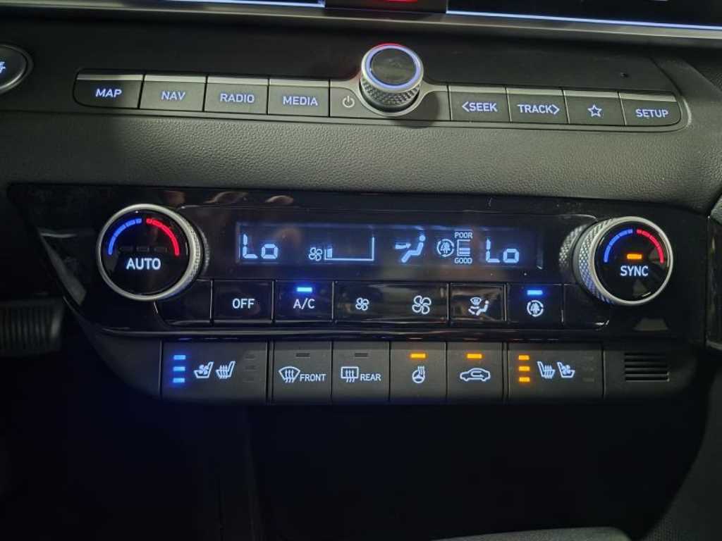 Hyundai Avante — photo 11
