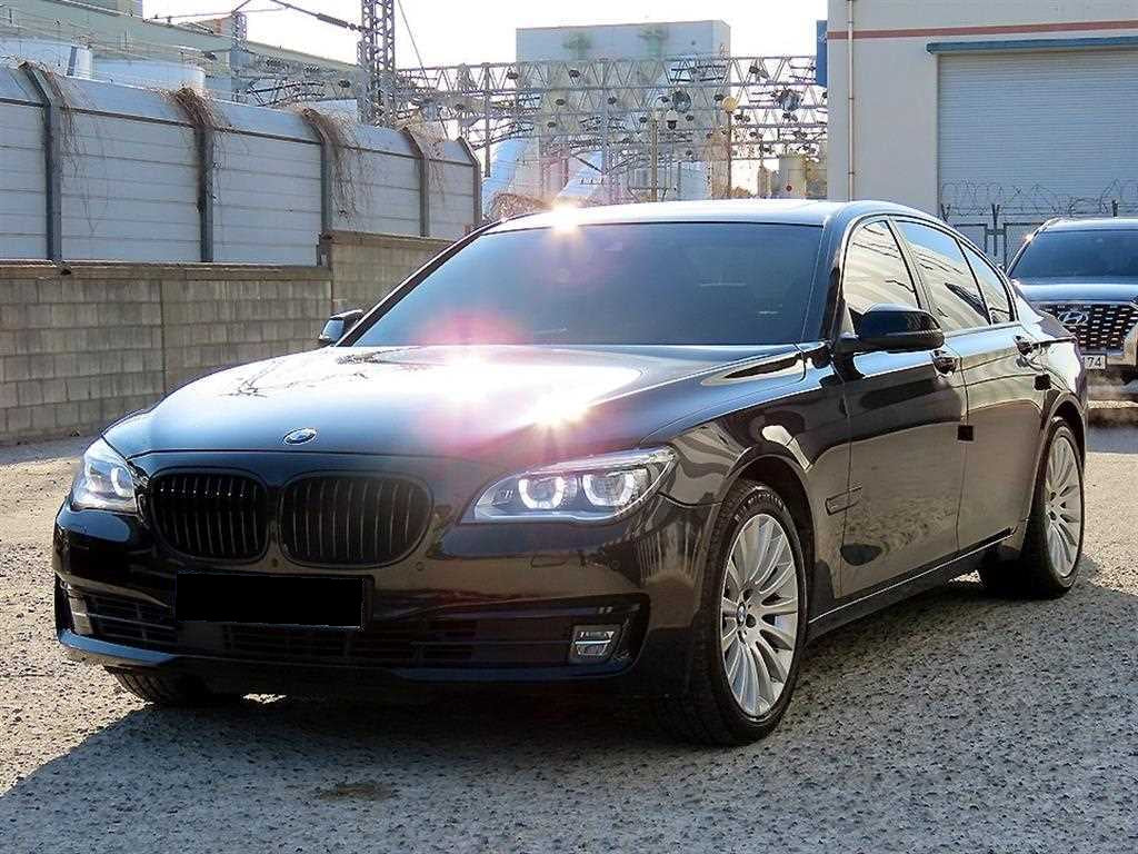 BMW 7-Series — photo 02