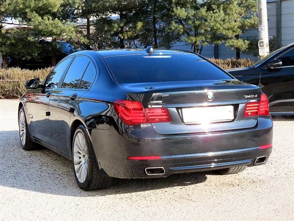 BMW 7-Series — photo 03