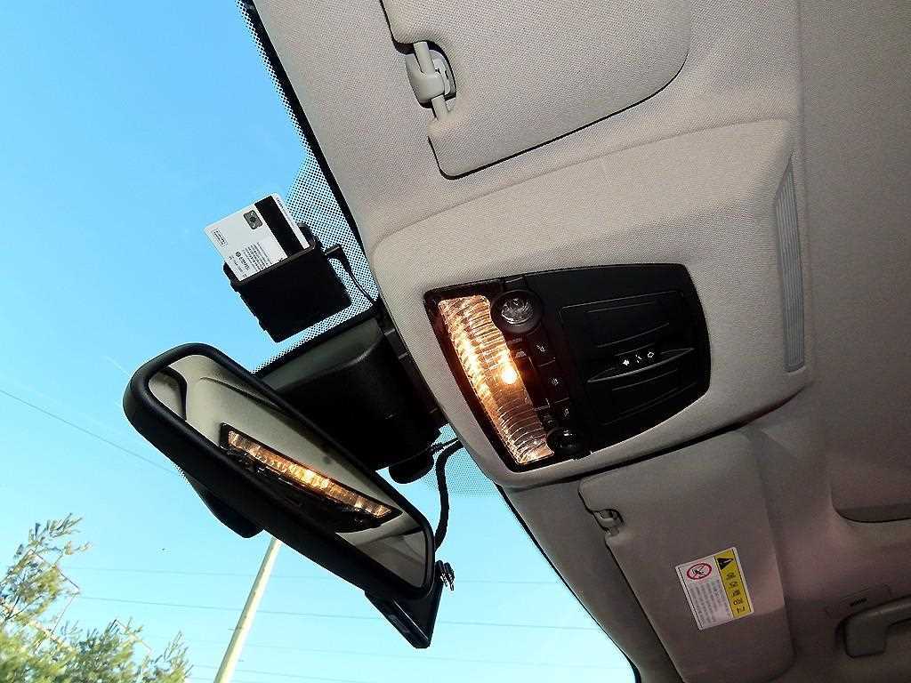 BMW 7-Series — photo 15